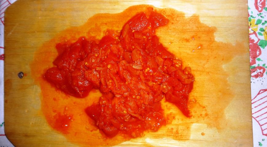 Фото приготовления рецепта:  Свинина, тушённая в томатном соусе, шаг №6