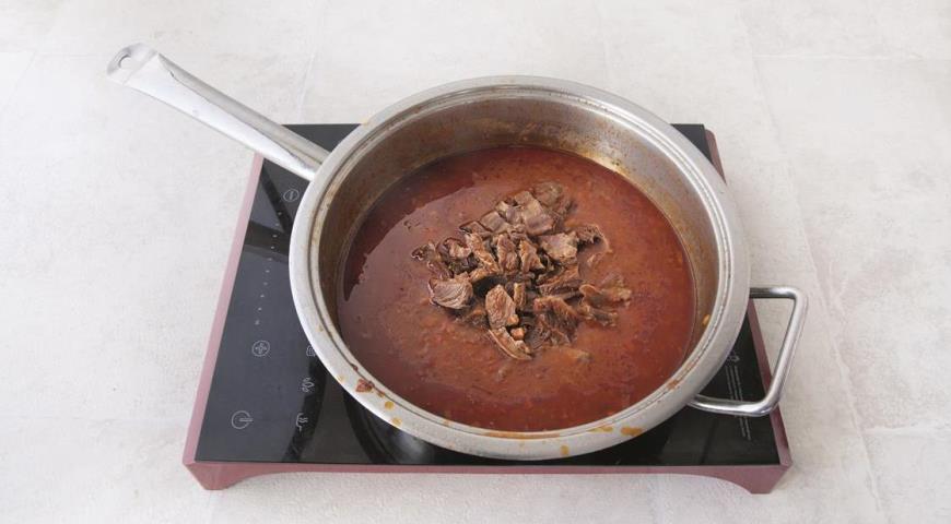 Фото приготовления рецепта: Папарделле с мясным рагу, шаг №7