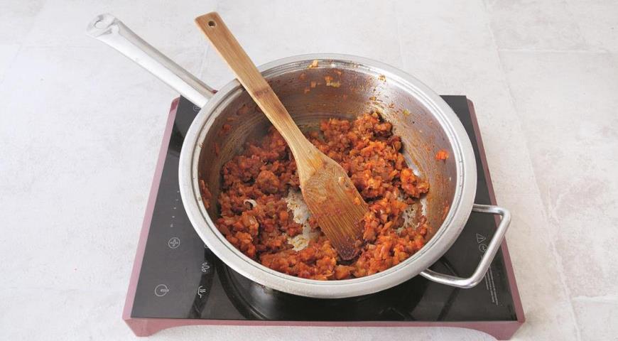 Фото приготовления рецепта: Папарделле с мясным рагу, шаг №3
