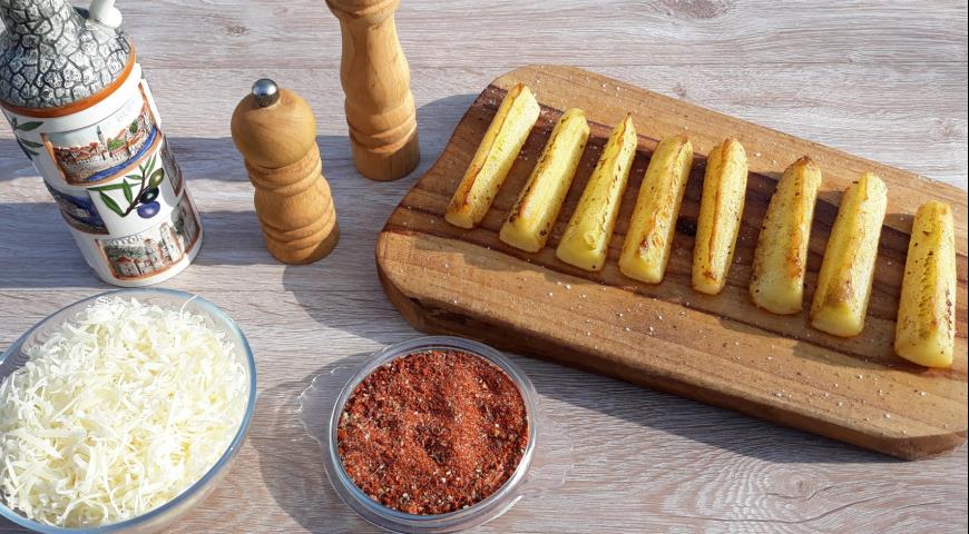 Фото приготовления рецепта: Кабачковые ломтики под сырно-томатно-чесночной корочкой, шаг №3