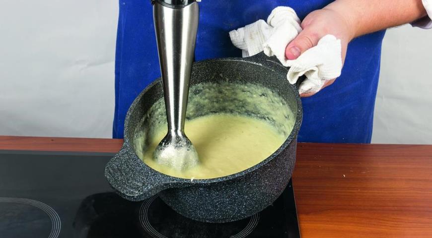 Фото приготовления рецепта: Чесночный суп , шаг №4