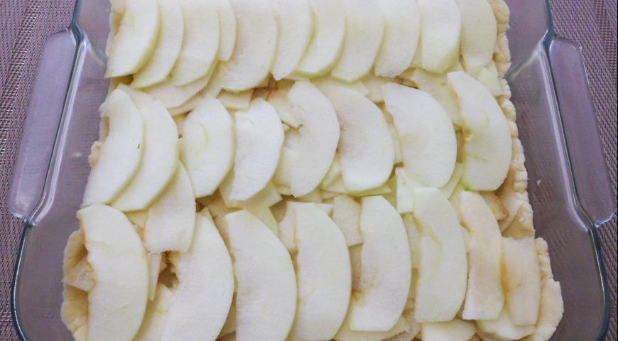 Цветаевский яблочный пирог, выложить яблоки на тесто