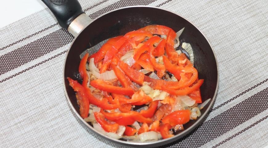 Фото приготовления рецепта: Овощи запеченные в кефирной заливке, шаг №7