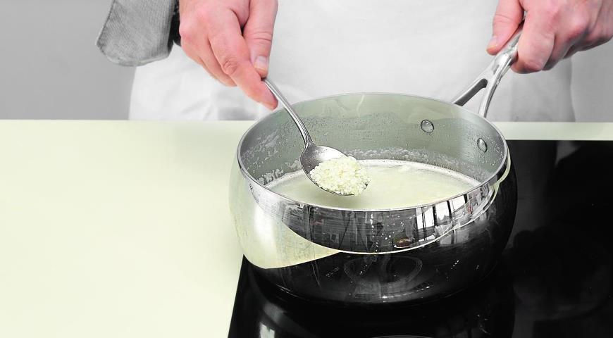 Фото приготовления рецепта: Пудинг из риса с соевым молоком, шаг №4