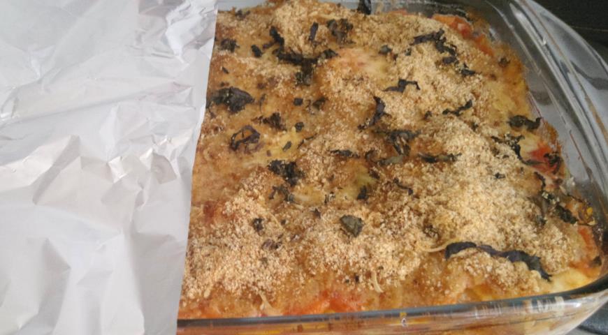 Фото приготовления рецепта: Тьелла - запеканка из картофеля, кабачков и помидоров , шаг №19