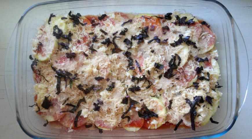 Фото приготовления рецепта: Тьелла - запеканка из картофеля, кабачков и помидоров , шаг №17