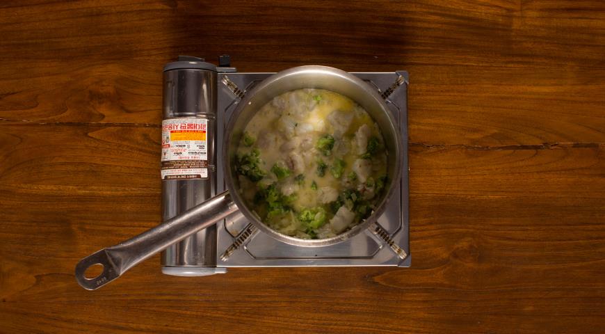 Фото приготовления рецепта: Суп-пюре из малоглазого макруруса, шаг №2