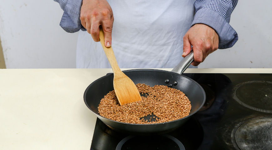 Фото приготовления рецепта: Как варить гречку, шаг №2