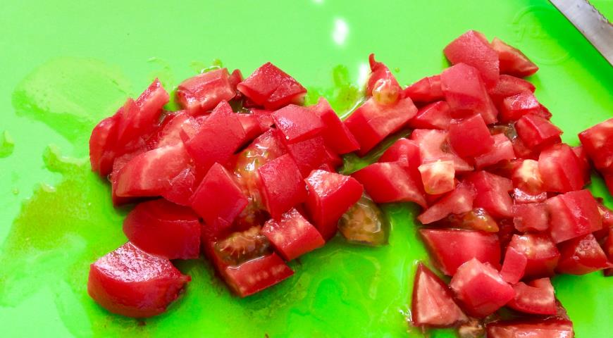 Фото приготовления рецепта: Курица в сливочно-томатном соусе, шаг №6
