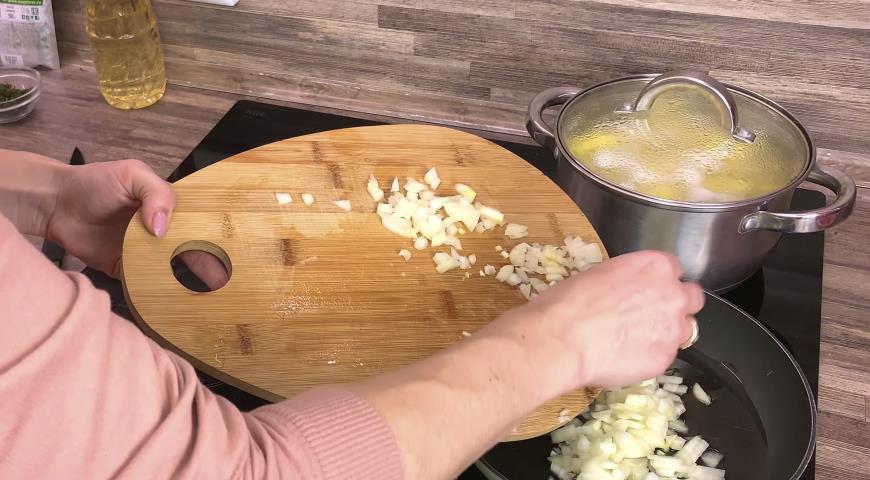 Фото приготовления рецепта: Лаваш с Картошкой и Грибами (постный рецепт на каждый день), шаг №2