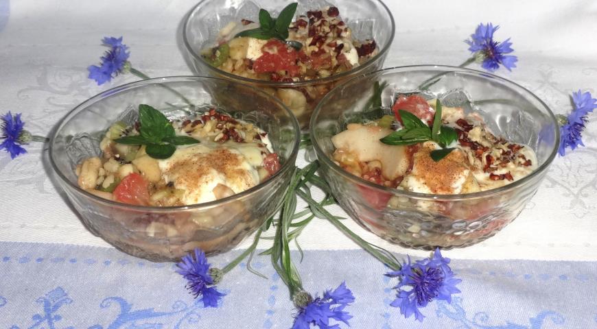 Фото приготовления рецепта: Фруктовый салат с булгуром, шаг №10