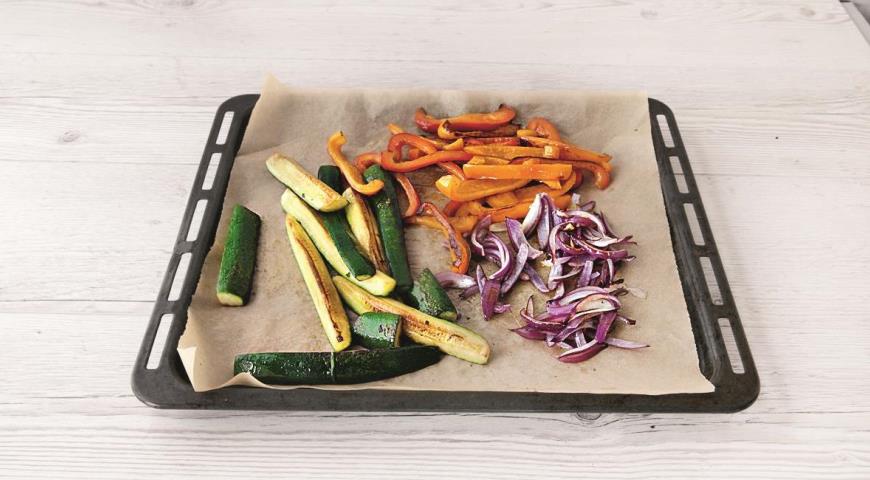 Фото приготовления рецепта: Чечевица с запеченными овощами и нутом, шаг №4