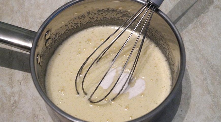 Фото приготовления рецепта: Медовый торт, шаг №2