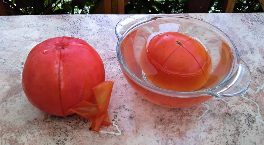 Гаспачо - холодный томатный суп для жаркого лета, очистить помидоры от кожицы