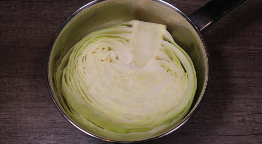 Фото приготовления рецепта: Стейки из капусты, шаг №2