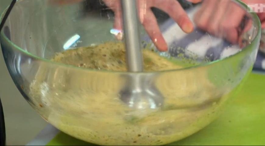 Фото приготовления рецепта: Летний зеленый суп с рукколой и мятой, шаг №2