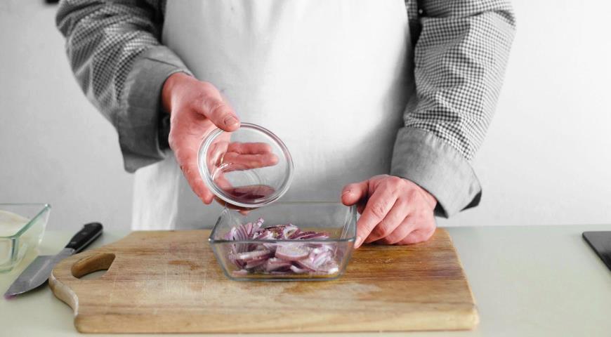 Фото приготовления рецепта: Постный салат с кальмарами, шаг №1