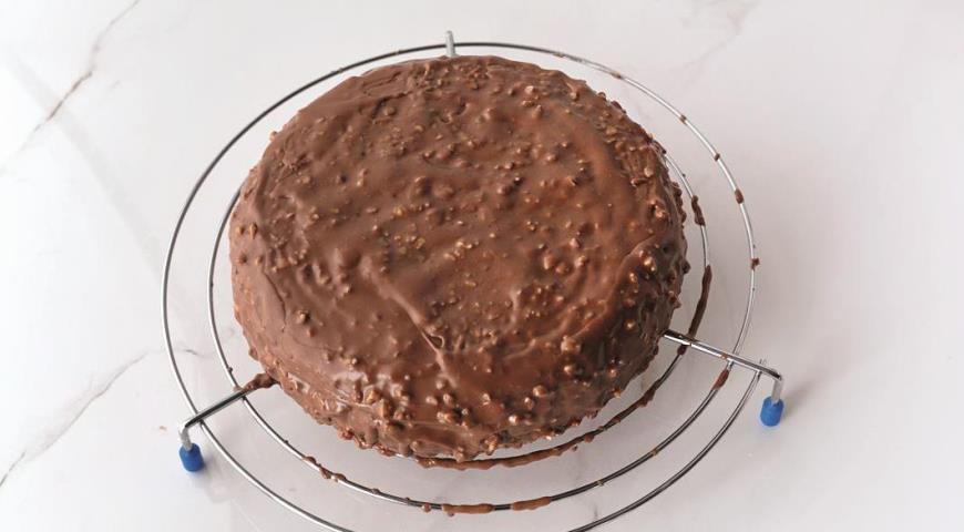 Фото приготовления рецепта: Муссовый торт «Айриш крим», шаг №17