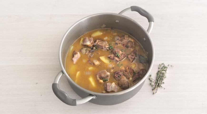 Фото приготовления рецепта: Пряный суп с ягнятиной и картофелем, шаг №7
