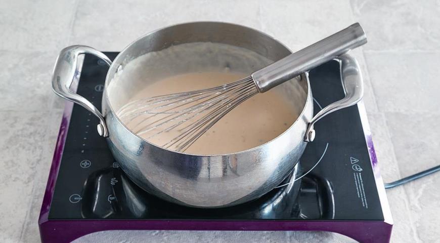 Фото приготовления рецепта: Лазанья с болонским рагу и соусом бешамель, шаг №4