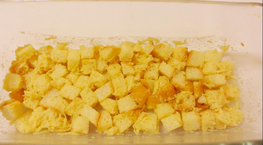 Фото приготовления рецепта: Суп - пюре из цветной капусты с горчичными гренками, шаг №3