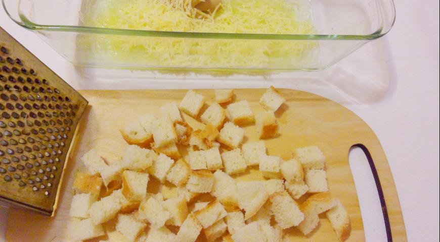 Фото приготовления рецепта: Суп - пюре из цветной капусты с горчичными гренками, шаг №2