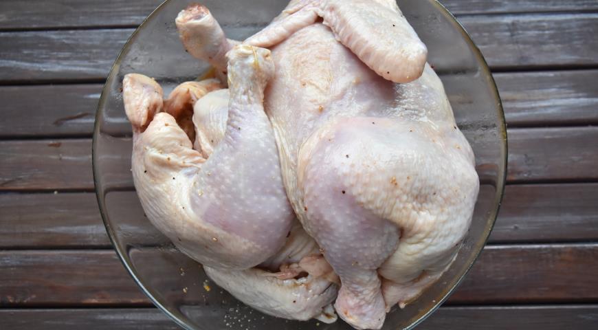 Фото приготовления рецепта: Цыплята с апельсинами и клюквой, шаг №2