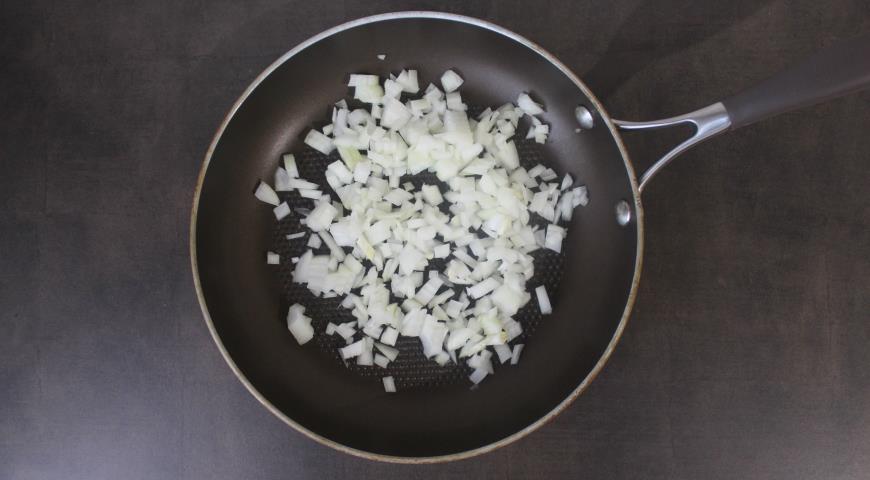 Фото приготовления рецепта: Тушеный рис с фаршем, шаг №2
