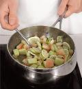 Фото приготовления рецепта: Варенье из арбузных корок с лаймом, шаг №3