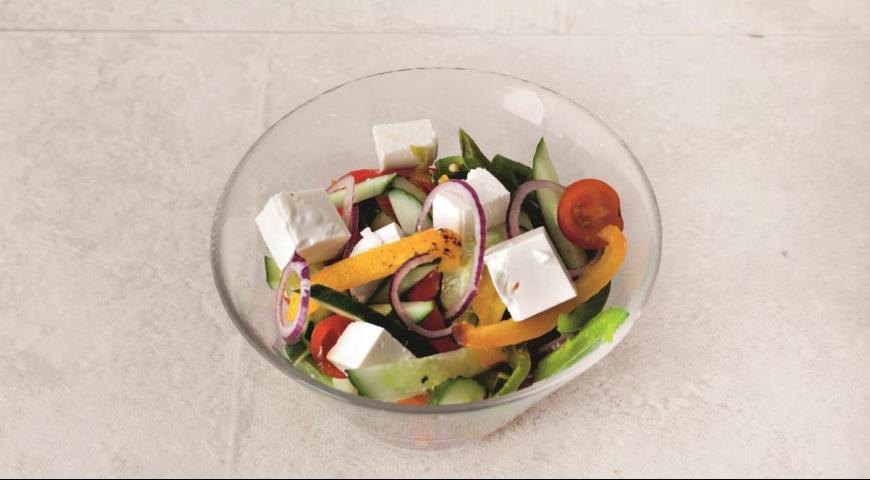 Фото приготовления рецепта: Зимний шопский салат, шаг №4