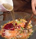 Фото приготовления рецепта: Салат из капусты со свеклой, шаг №3