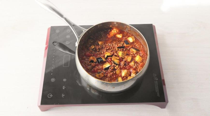 Фото приготовления рецепта: Турецкая мусака с баклажанами и помидорами, шаг №8