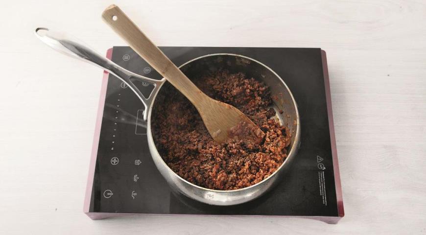 Фото приготовления рецепта: Турецкая мусака с баклажанами и помидорами, шаг №6