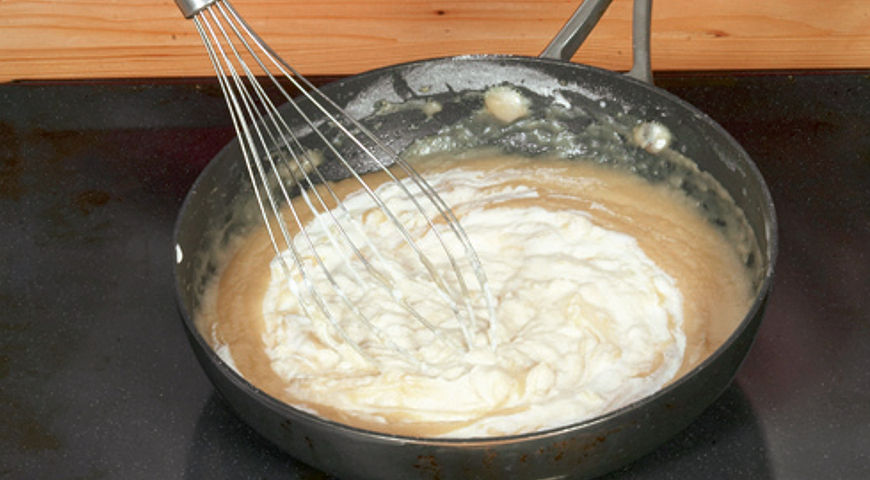 Фото приготовления рецепта: Телятина, запеченная со сладким перцем, шаг №5