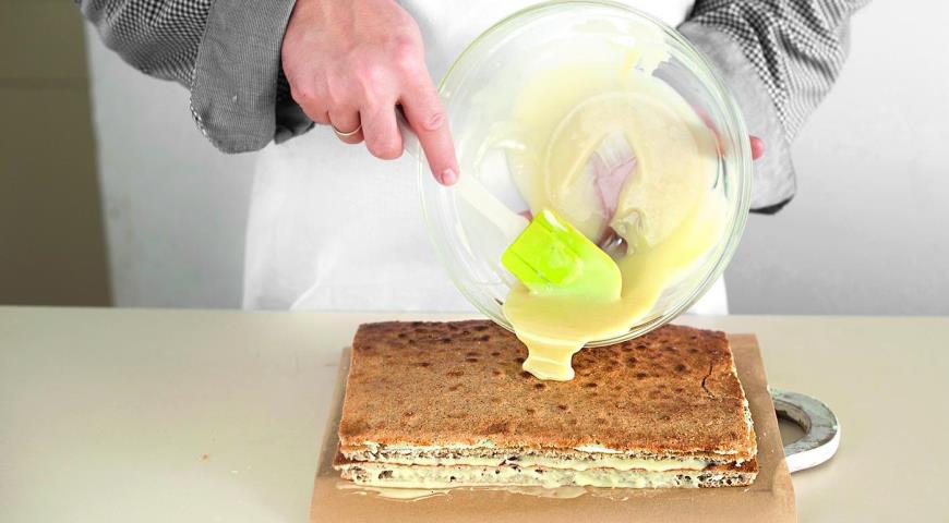 Фото приготовления рецепта: Торт Опера с зеленым чаем, шаг №9