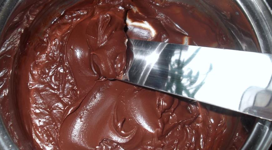 Заранее приготовить шоколадный ганаш для торта