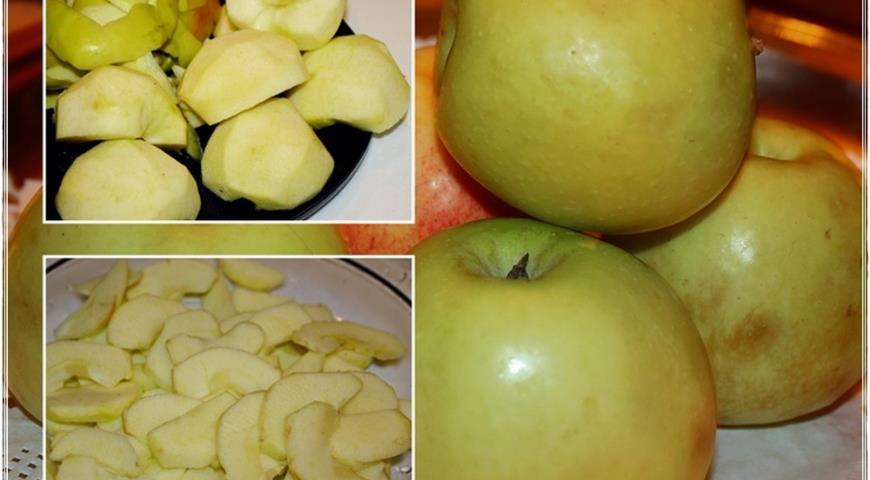Чистим и нарезаем яблоки 