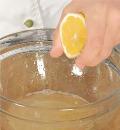 Фото приготовления рецепта: Лимонное желе с малиной, шаг №2