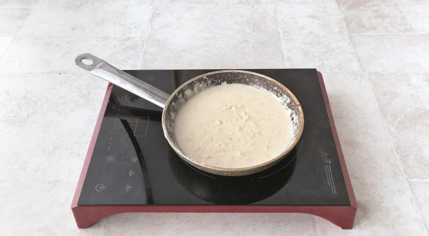 Фото приготовления рецепта: Говяжьи котлеты с перцем, в сливочном соусе, шаг №5
