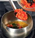 Фото приготовления рецепта: Домашний томатный соус, шаг №5