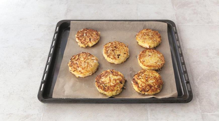 Фото приготовления рецепта: Котлетки из свежей капусты с картофелем, шаг №5