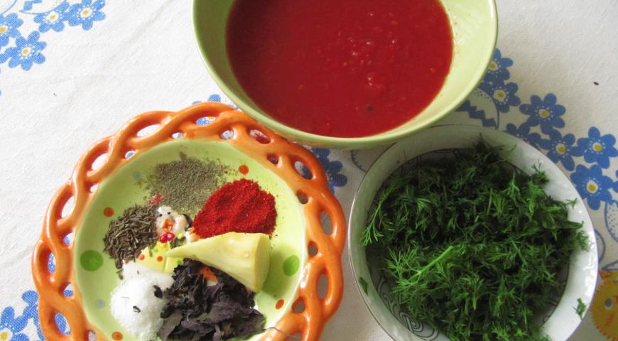 Подготовить ингредиенты для приготовления томатного соуса
