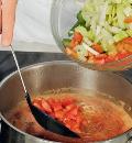 Фото приготовления рецепта: Буру-буру - суп из овощей и пасты с корфу, шаг №2