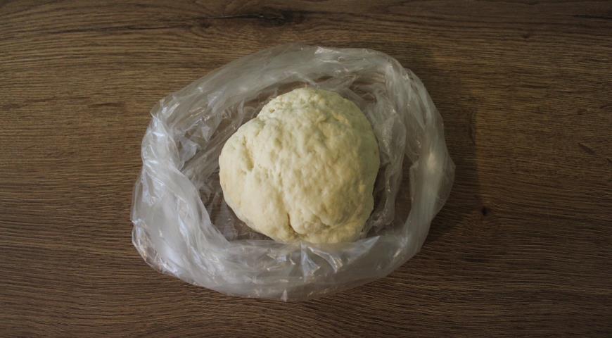 Замешиваем тесто для армянских лепешек ламаджо