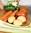 Фото приготовления рецепта: Буру-буру - суп из овощей и пасты с корфу, шаг №1