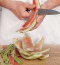 Фото приготовления рецепта: Варенье из арбузных корок с лаймом, шаг №1