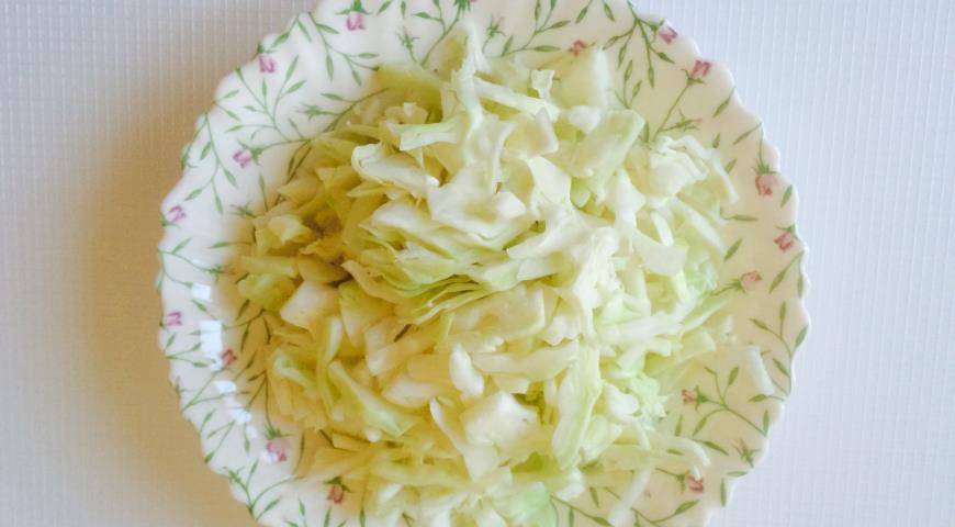 Шинкуем капусту для салата