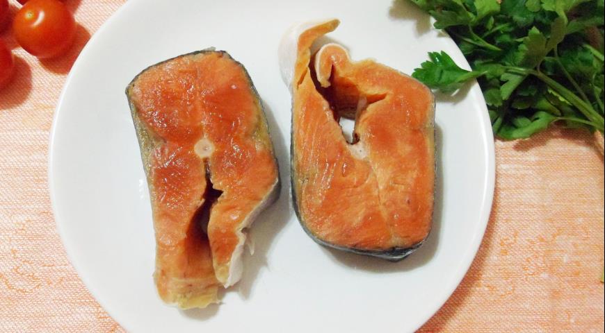 Фото приготовления рецепта: Запеченный лосось под сальсой из зеленого лука, шаг №1