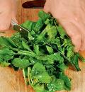Фото приготовления рецепта: Зеленые щи из щавеля и шпината, шаг №1