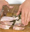 Фото приготовления рецепта: Куриные голени с малиновым чатни, шаг №1